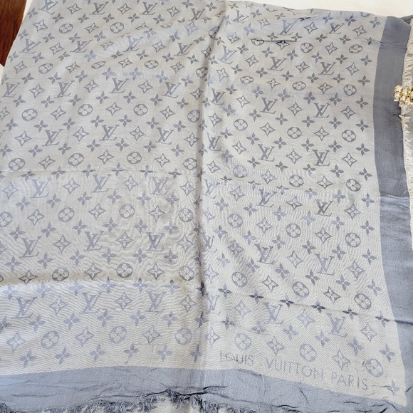 Louis Vuitton Scarf - Picture 4 of 6